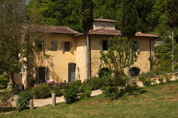 Fototapeta na wymiar Residential house at hiking track from Montauto to Santa Lucia, Province of Siena, Tuscany, Italy, Europe 