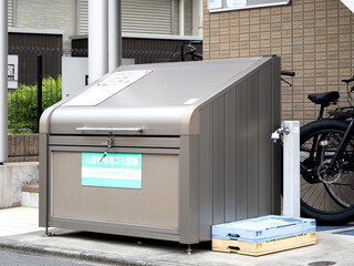 アパートのゴミ集積場