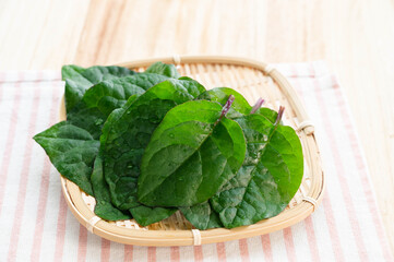 ツルムラサキの葉　家庭菜園