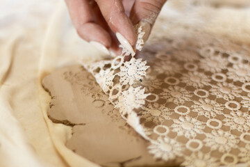 master uses fabric for texture on clay, close-up