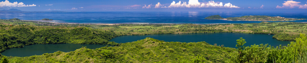 Fototapeta na wymiar Panorama sur les lacs de cratère sur l'île de Nosy Be - Madagascar