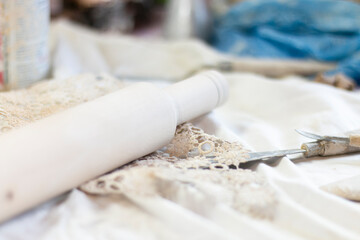 master uses fabric for texture on clay, close-up