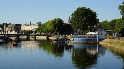 Obraz premium Rivière la Mayenne Laval