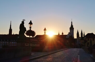 Sonnenaufgang über Würzburg