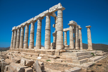 Obraz premium The Temple of Poseidon, dating back to 440 B.C, Cape Sounion, the southernmost point of the Attica peninsula, Greece