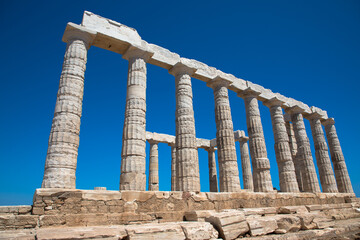 Obraz premium The Temple of Poseidon, dating back to 440 B.C, Cape Sounion, the southernmost point of the Attica peninsula, Greece