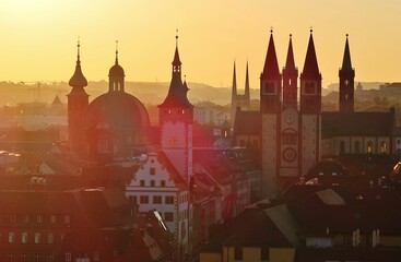 Würzburg, Altstadt bei Sonnenaufgang