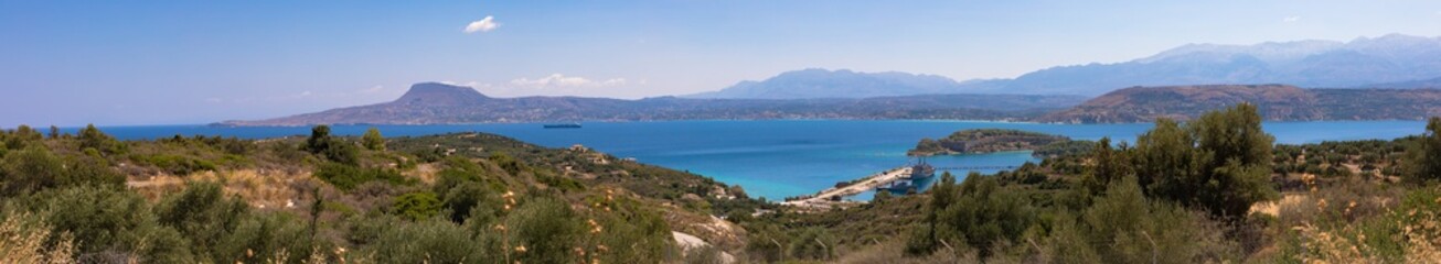 Fototapeta na wymiar Panoramic view of the coastline of Crete, Greece
