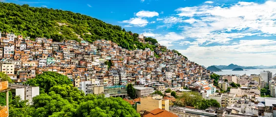 Foto op Plexiglas Copacabana, Rio de Janeiro, Brazilië Favela Cantagalo in Rio de Janeiro - Brazilië