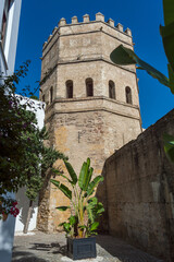 Fototapeta na wymiar Torre de la Plata de Sevilla, que es una torre octogonal del siglo XIII que formaba parte de la muralla de la ciudad.