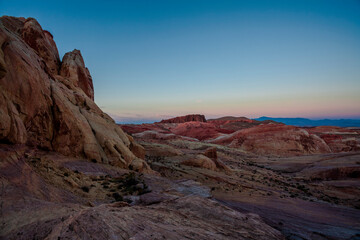 Fototapeta na wymiar Sunset over the Valley of Fire State Park in the Nevada desert, USA