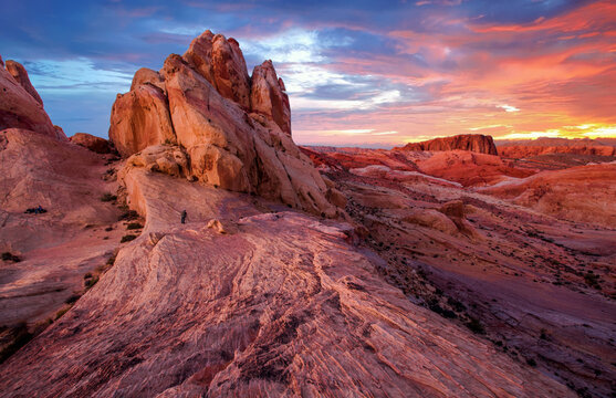 Sunset over the Valley of Fire State Park in the Nevada desert, USA © Travel Stock