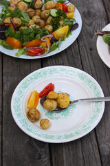 Round new potatoes fried to Golden brown with tomatoes, herbs and lettuce