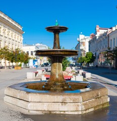 Fototapeta na wymiar Fountain on a city street