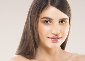 Obraz premium Brunette beautywoman natural make up portrait