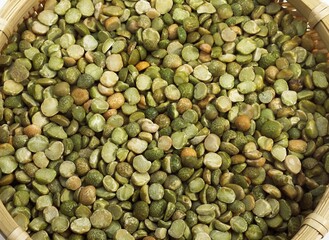 Split Peas, pisum sativum, Seeds in Basket