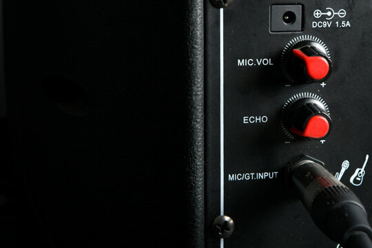 Controles de audio en amplificador