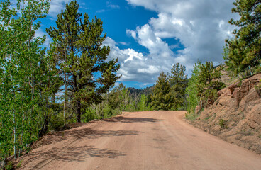 Fototapeta na wymiar A beautiful peaceful Colorado scene on a winding country road. Travelers may eagerly anticipate what might be just ahead around the curve adding a bit of mystery to the travels.