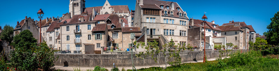 Dôle, sa vieille ville et ses canaux