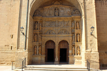 Obraz premium Porch of the church of Santo Tomás in the town of Haro (La Rioja, Spain)