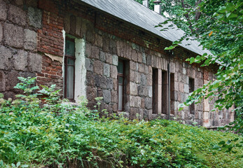 Fototapeta na wymiar Old abandoned brick building