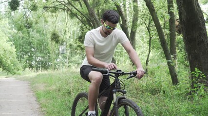 The theme is a device for gps navigation, building a route, following the track, controlling the parameters of speed and heart rate on the handlebars of a bicycle. Tourism, active lifestyle - Powered by Adobe