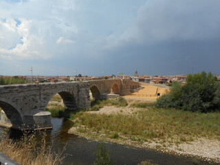 Fototapeta premium Storm cloud over ancient romanian bridge in Spain