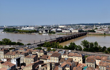 Blick auf Bordeaux und die Garonne