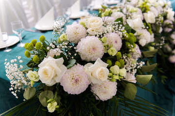 Wedding green and white decorations