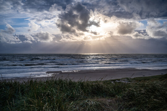 Abendstimmung auf D&uuml;ne bei Sonnenuntergang in Bjerreg&aring;rd, D&auml;nemark