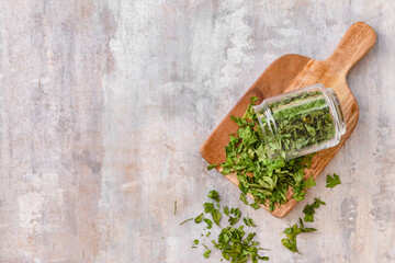 Jar with dry parsley on grey background