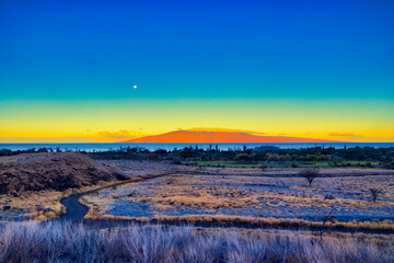 Fototapeta na wymiar Moonset over Lahaina on Maui at sunrise.