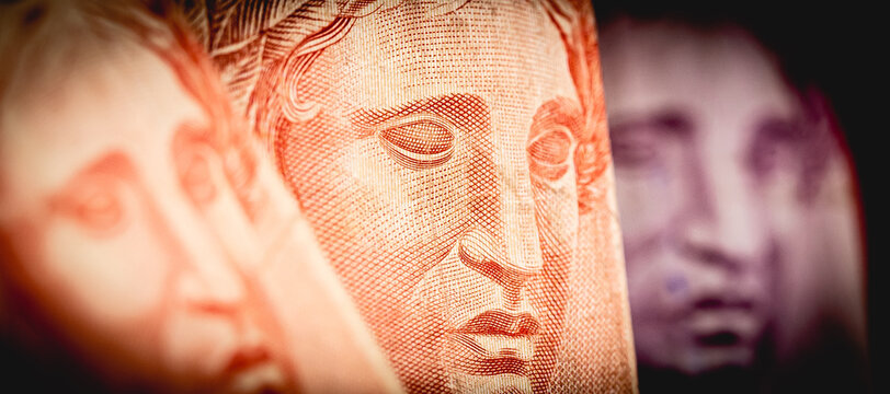 Dinheiro, Real, Reais, Brasil. C&eacute;dulas brasileiras em close-up.