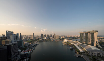 Obraz premium Wide panorama image of Marina Bay area in Singapore at dusk.