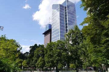 Obraz na płótnie Canvas Frankfurt am Main: Hochhäuser bzw. Wolkenkratzer Gallusanlage im Bankenviertel 