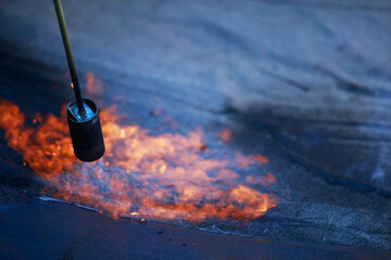 Gas burner with fire
