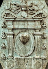 Stèle en marbre dans l'église de Brou à Bourg-en-Bresse, France