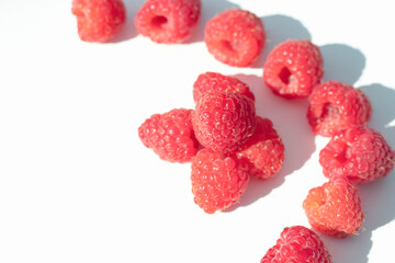
Raspberries on a white plate and with mint in the middle.