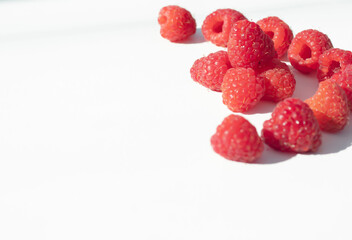 
Raspberries on a white plate and with mint in the middle.