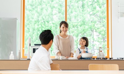 アジア人　家族　団らん　ポートレート