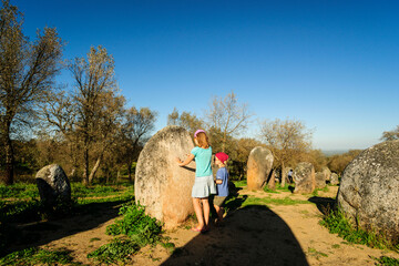 Cromlech Dos Almendres,neolitico antiguo -Alto Das Pedras Talhas-, Nossa Senhora de Guadalupe,Valverde, Evora,Alentejo,Portugal, europa © Tolo