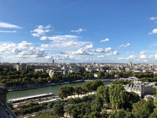 Fototapeta na wymiar view of paris from eiffel tower