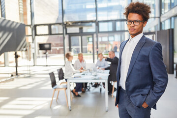 Cooler afrikanischer Manager oder Start-Up Gründer