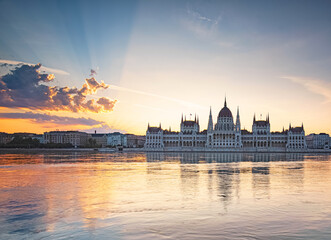 Naklejka premium Hungarian Parliament in a fantastic sunset, Budapest, Hungary