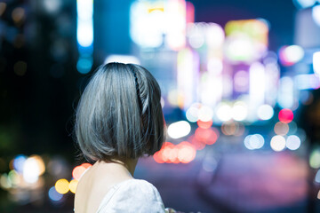 女性の夜景ポートレート