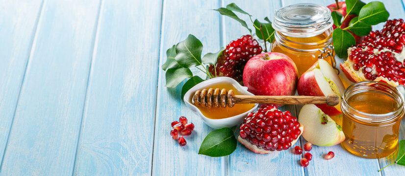 Rosh hashanah concept - honey, apples, pomegranate, symbols