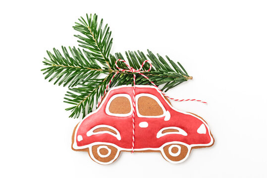 Lebkuchen Auto mit Tannenzweig auf dem Dach für Weihnachten