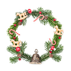 Weihnachtskranz mit Tannenzweigen, Dekoration und Lebkuchengebäck