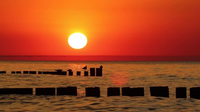 Kitschiger Sonnenuntergang an der Ostsee bei K&uuml;hlungsborn