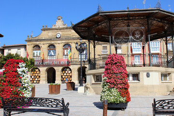 Main square of Haro of with a music kiosk, village in La Rioja (Spain) - obrazy, fototapety, plakaty